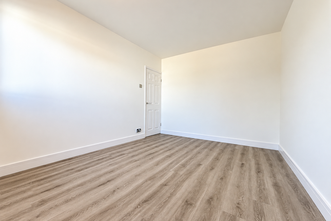 107, Mansfield photo 5