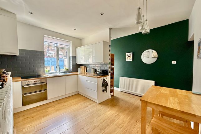 16 Carlton Lane, Leeds photo 2