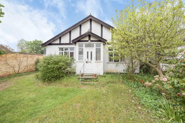 Thumbnail Detached bungalow for sale in Clewer Hill Road, Windsor