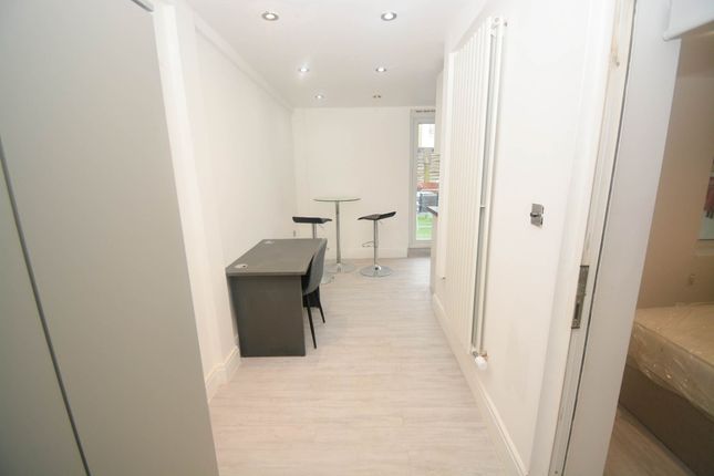 211, London photo 5