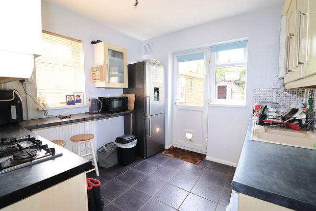 111, Birchett Road, Farnborough photo 4