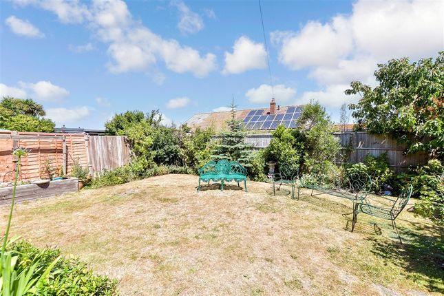 Livingstone Close, Dymchurch photo 4
