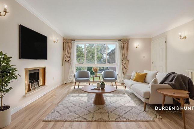 5 Kynance Close, Romford photo 2