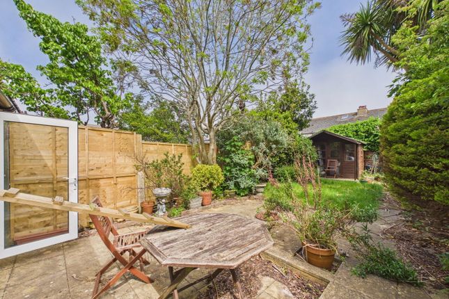 52, Victoria Road, Shoreham-by-sea photo 3