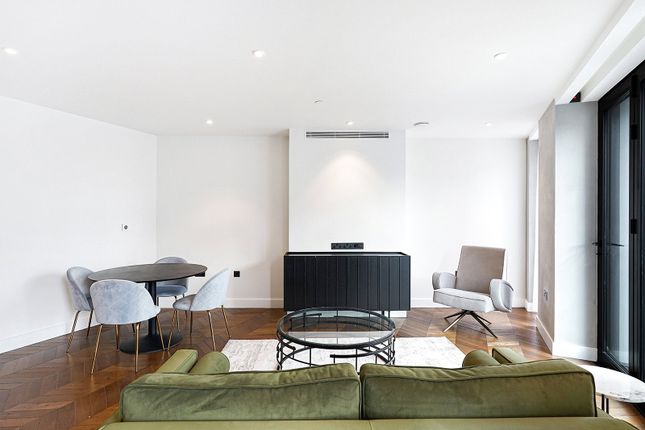 5.05 Hexagon Apartments, 33, Newton Street, London photo 4