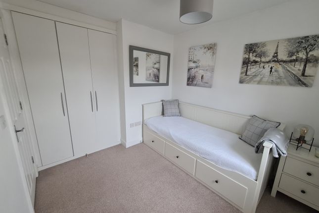 Town house to rent in Elmhurst Way, Carterton, Oxfordshire