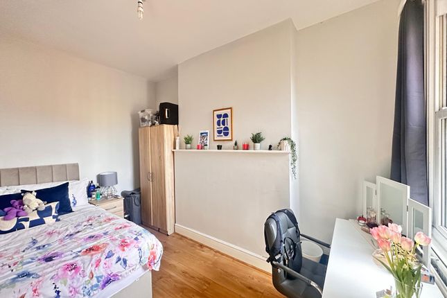 59b St. John's Road, London photo 4