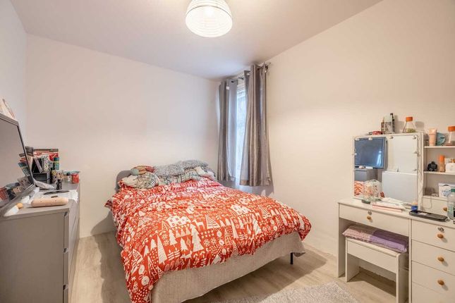 Medlar Court, Uxbridge Road, Slough photo 3