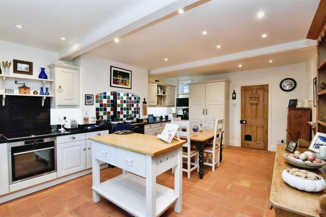 Kitchen2.Jpg