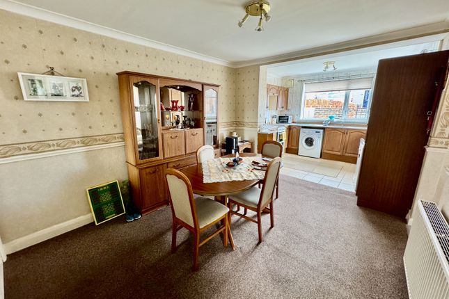 5, George Avenue, Easington photo 4