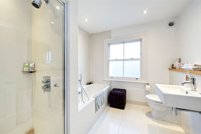 Terraced house for sale in Chesterton Road, London