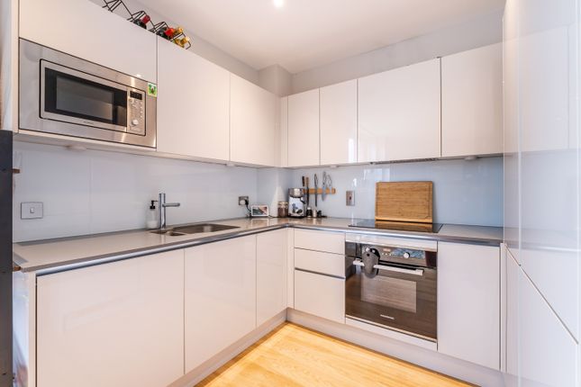 603, Appleton House, 89 Plough Lane, London photo 3