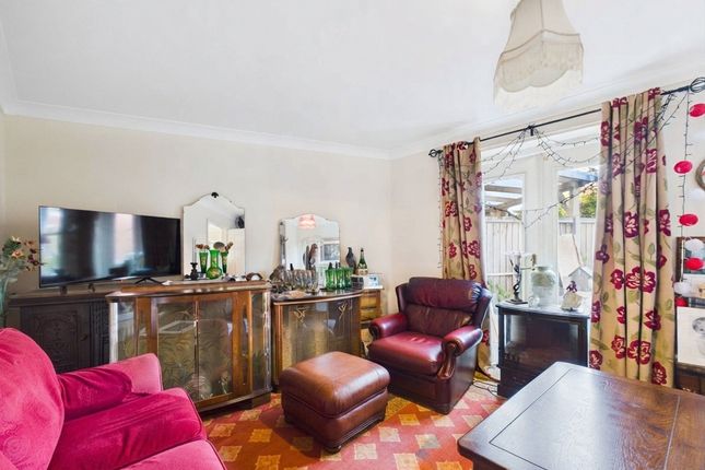 6 Redwing Close, Tewkesbury photo 2