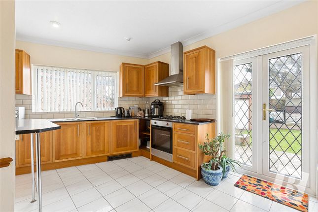 63, Blackbush Avenue, Chadwell Heath photo 4
