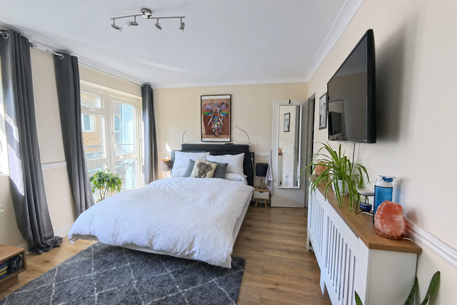 Flat 11, St. Owen House, Abbey Street, London photo 3
