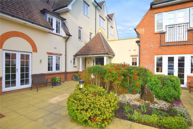 Thumbnail Flat for sale in Between Streets, Cobham