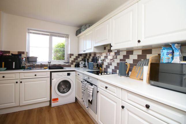 17, Sandy Close, Thornton-Cleveleys photo 4