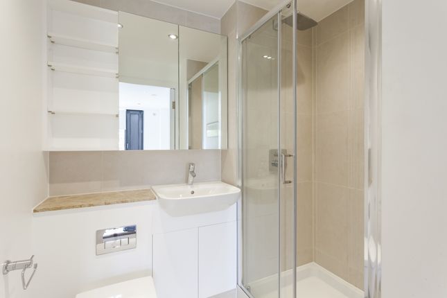 Flat 4, 17, Faraday Road, London photo 3