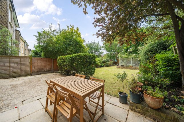 Garden Flat, 4, Granville Park, London photo 4