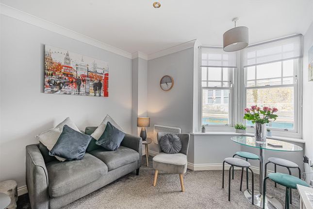 Flat 4, 5 Station Road, Sandcastles, Swanage photo 2