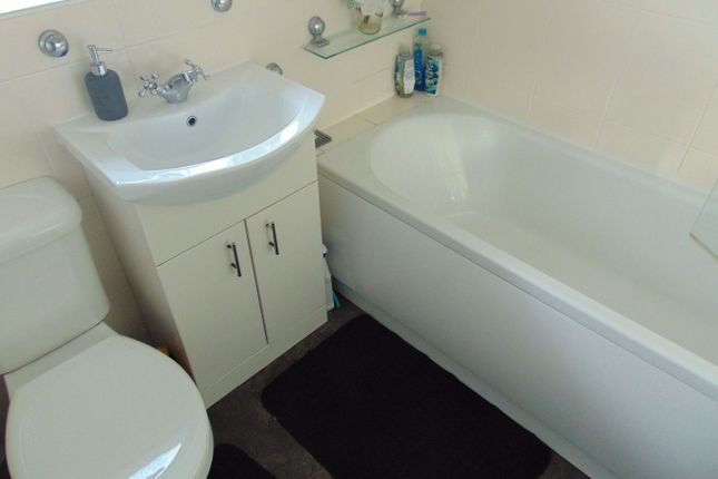 19, Lothersdale Close, Burnley photo 5