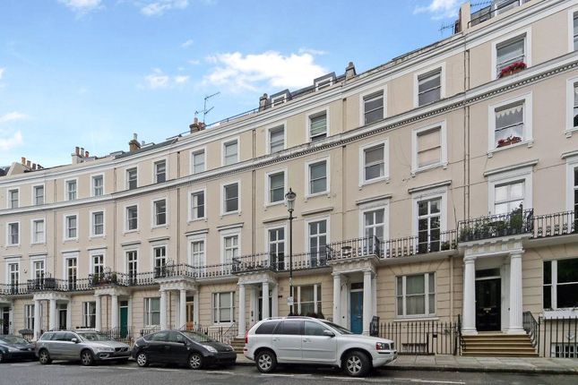 Thumbnail Flat for sale in Royal Crescent, London