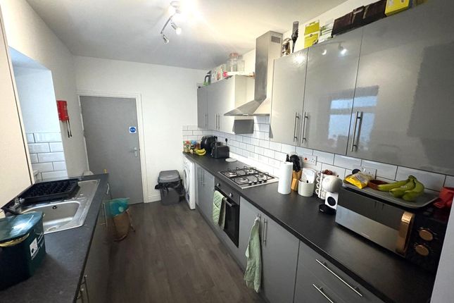 20 Phillips Parade, Swansea photo 4