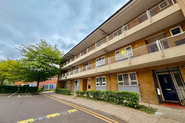 Flat 7, Palliser House, Ernest Street, London photo 4