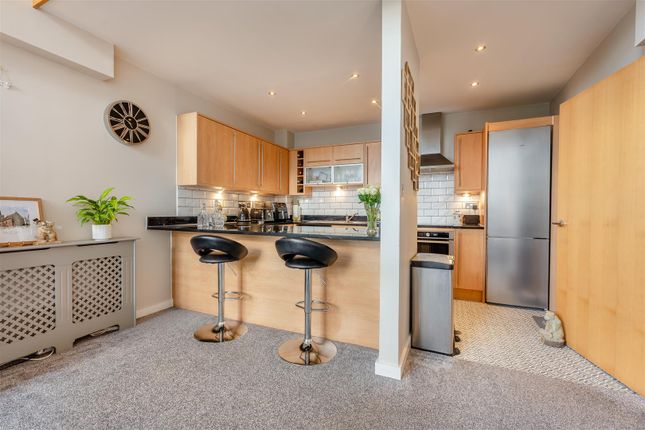 Flat for sale in Kingfisher Meadow, Maidstone