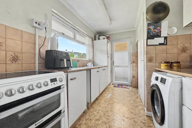 8, Lineacre Close, Kent photo 2
