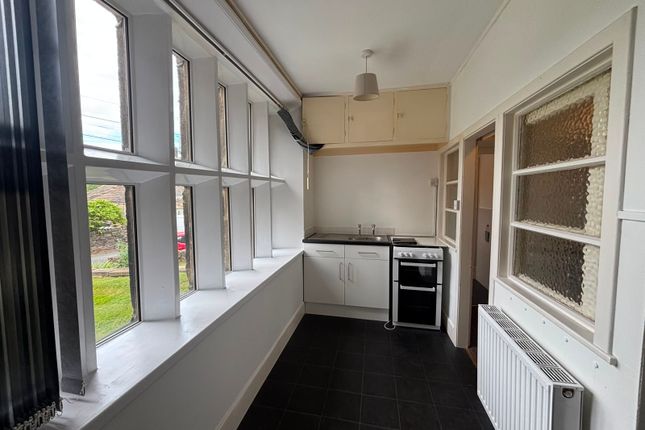 27a, Linfit Fold, HUDDERSFIELD photo 3