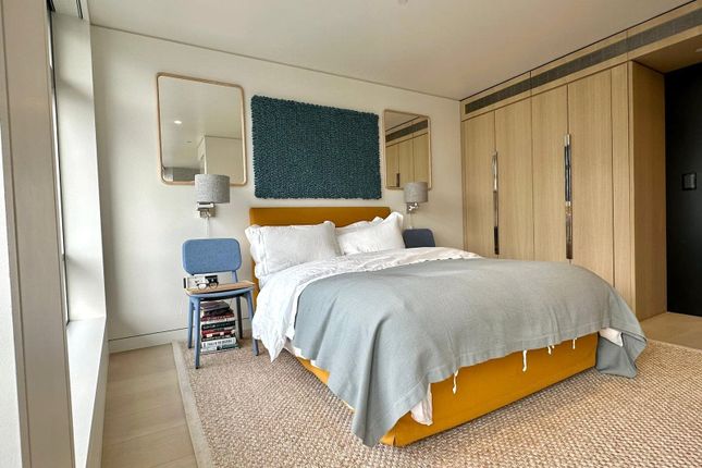 Flat for sale in Centre Point Residences, Soho, London