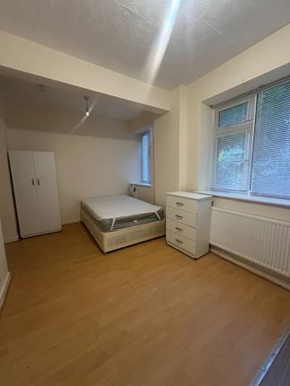 24 Alton Gardens, Luton photo 3