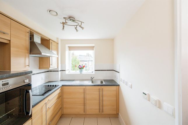 Flat for sale in Hanbury Road, Droitwich, Worcestershire