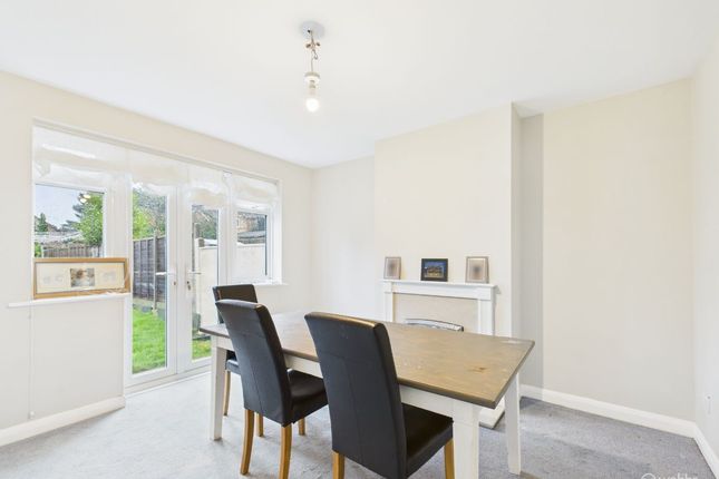 40 Benhurst Gardens, South Croydon photo 3