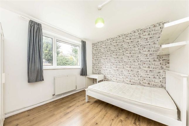 Flat to rent in Endwell Road, London