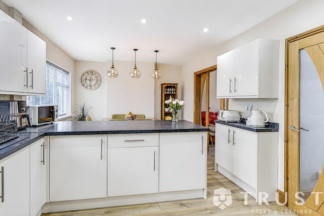 728 Arthur Grove Bradford Road, Batley photo 4