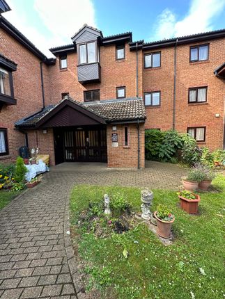 Thumbnail Flat for sale in Windsor Close, Northwood