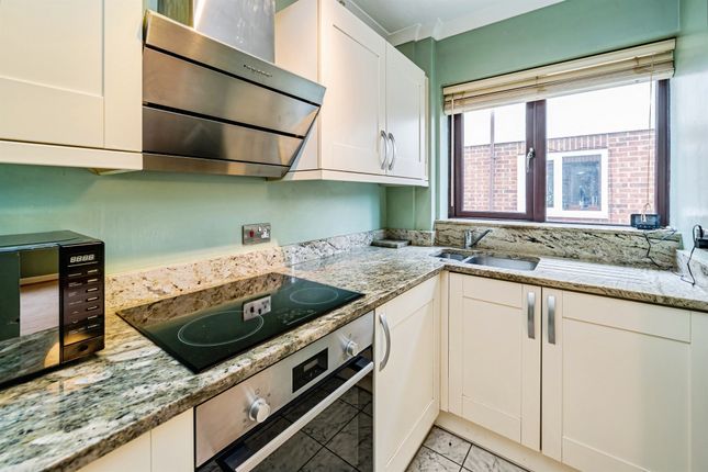 4, Walnut Tree Court, Pitts Close, Aylesbury photo 2
