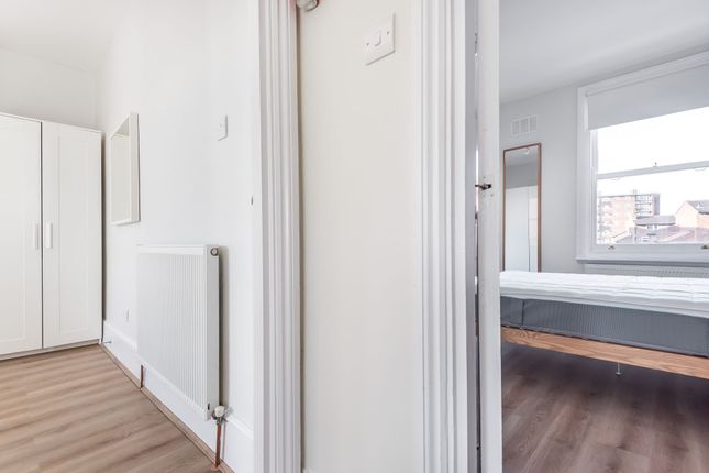 Flat to rent in East Street, London