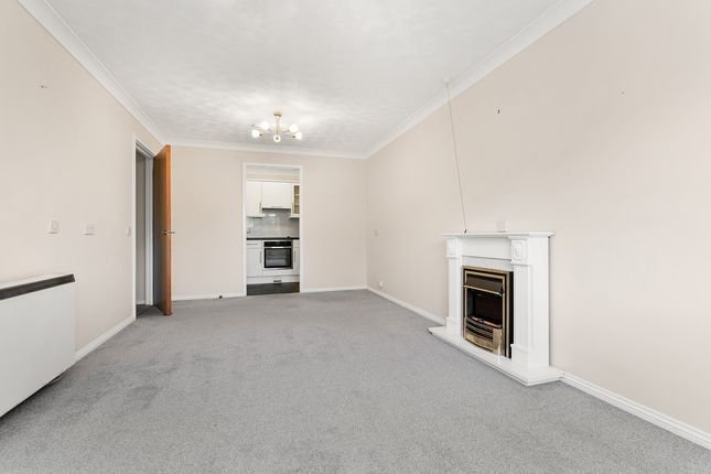 Flat 22, The Chestnuts, West Street, Godmanchester photo 3
