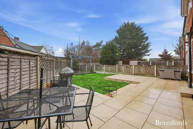 11, Newlands Close, Essex photo 2