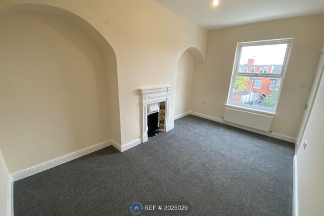Flat, Harlaxton Road, Grantham photo 2