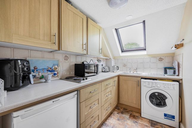 87, Barclay Court, Cirencester photo 2