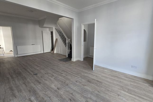 57, Mortimer Road, London photo 2