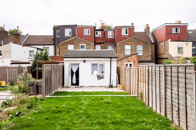 Flat for sale in Nags Head Road, Ponders End, Enfield