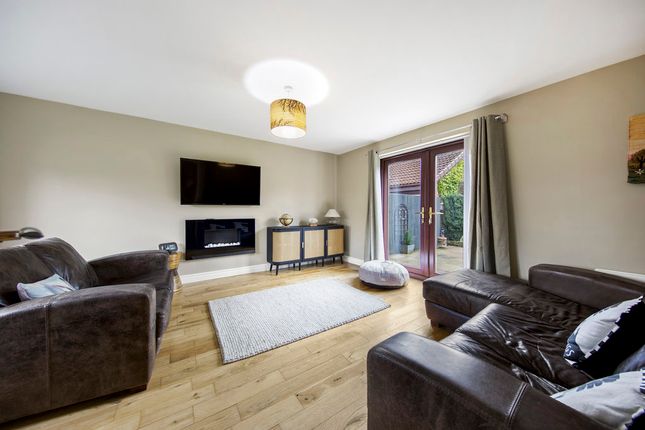 19, Wheathill Close, Chesterfield photo 4