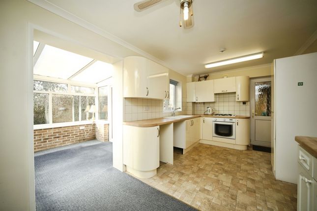 2, Grafton Close, Taunton photo 2