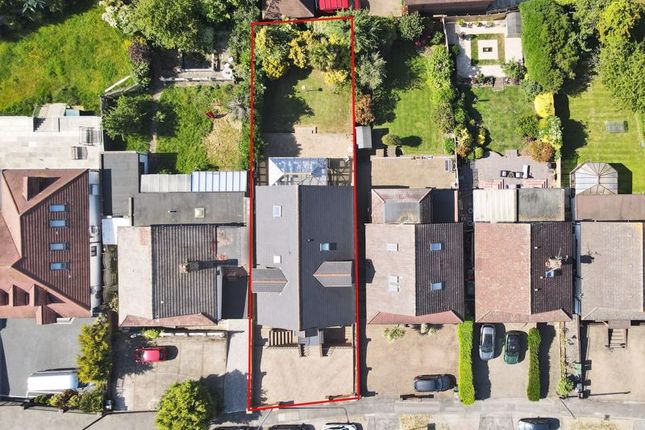 8, Manor Road, Chigwell photo 2