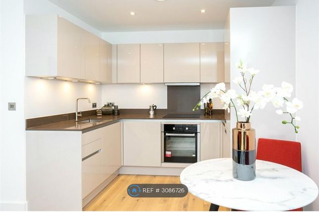 Oak Lodge Riverwell Close, Watford photo 4